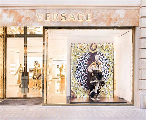 versace nachhaltigkeit|Versace sustainable sourcing.